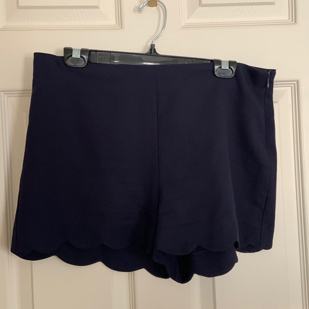 Navy shorts with zipper on the side